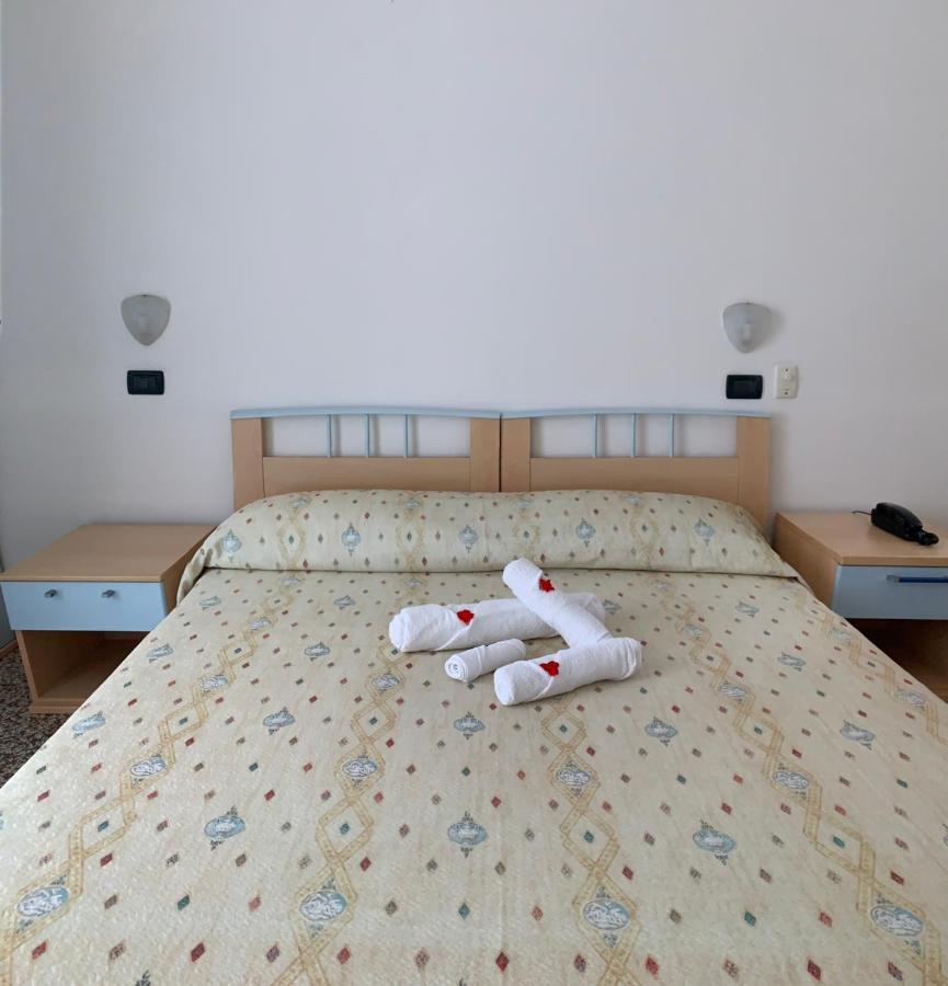 Hotel Del Vecchio Римини Экстерьер фото