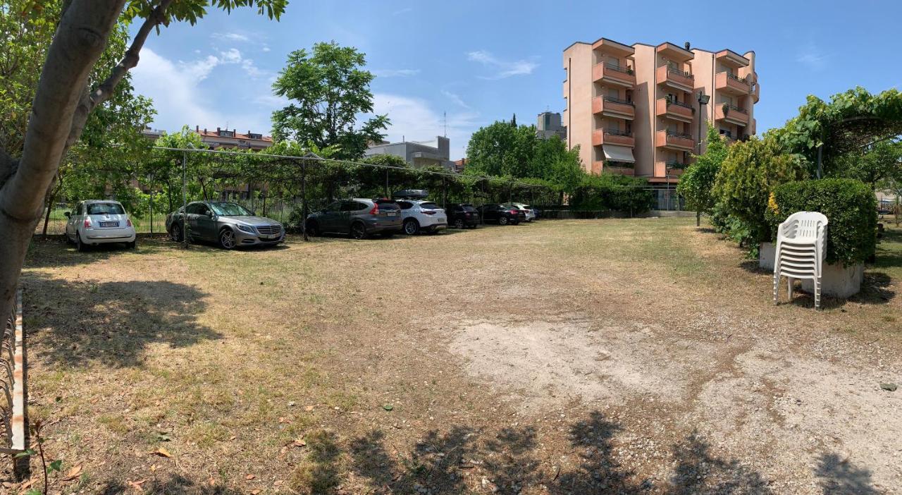 Hotel Del Vecchio Римини Экстерьер фото