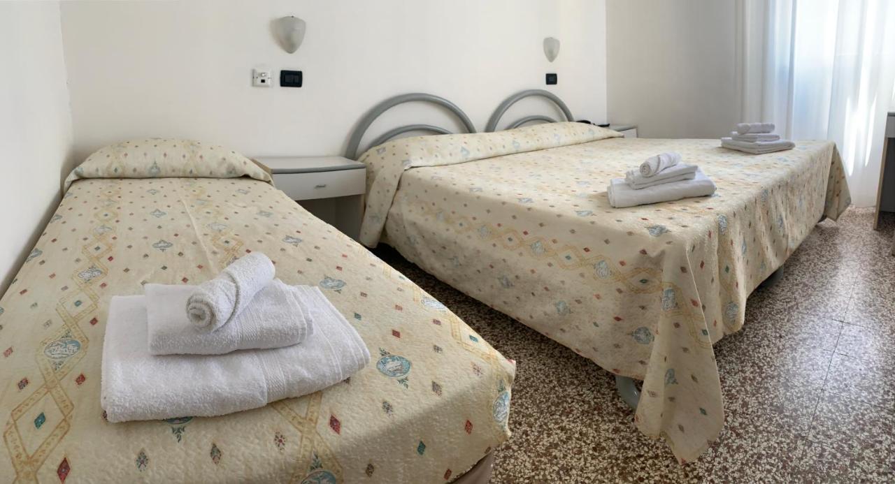 Hotel Del Vecchio Римини Экстерьер фото