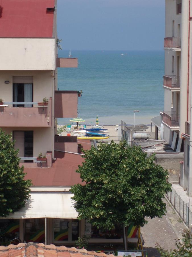 Hotel Del Vecchio Римини Экстерьер фото